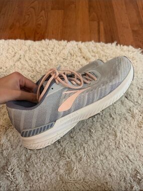 Brooks Women’s Running Shoe in Light Gray with Pink Accents
